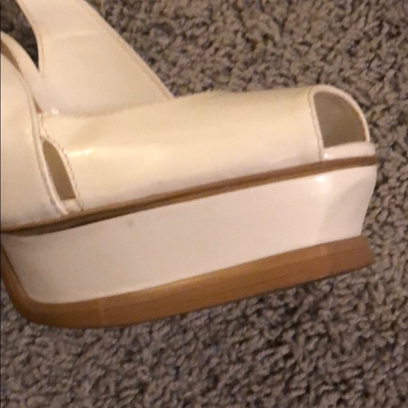 White platform heels - Picture 4 of 5